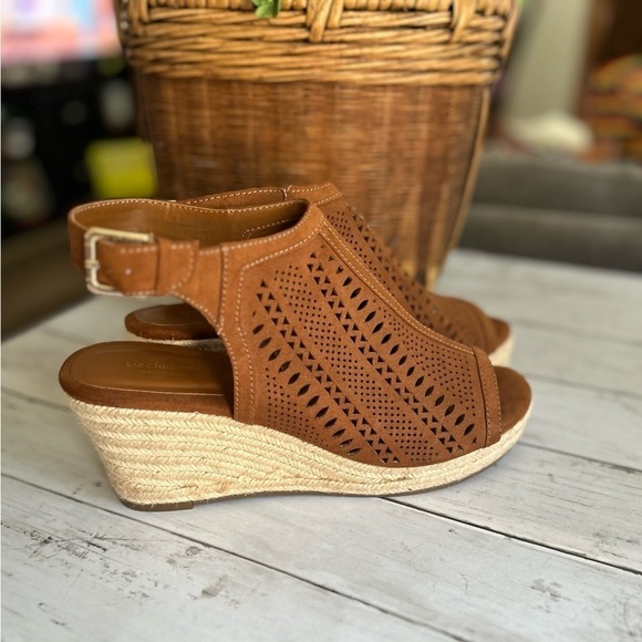 LIZ CLAIBORNE Wedge Sandals 9
Brown Hanalei Perforated Lasercut
Open Toe - Picture 1 of 6